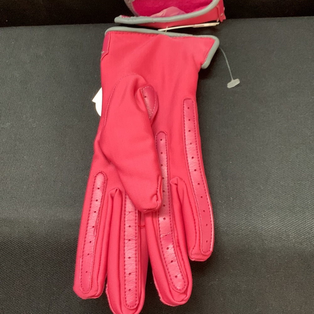 Pink gloves - Picture 8 of 12